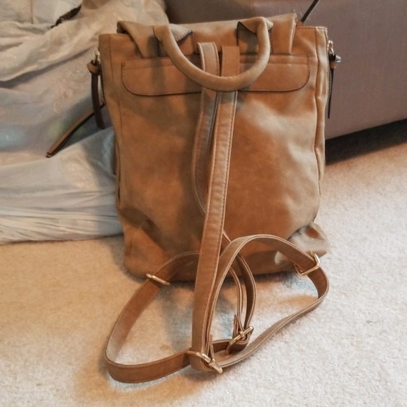 Backpack - Picture 3 of 4